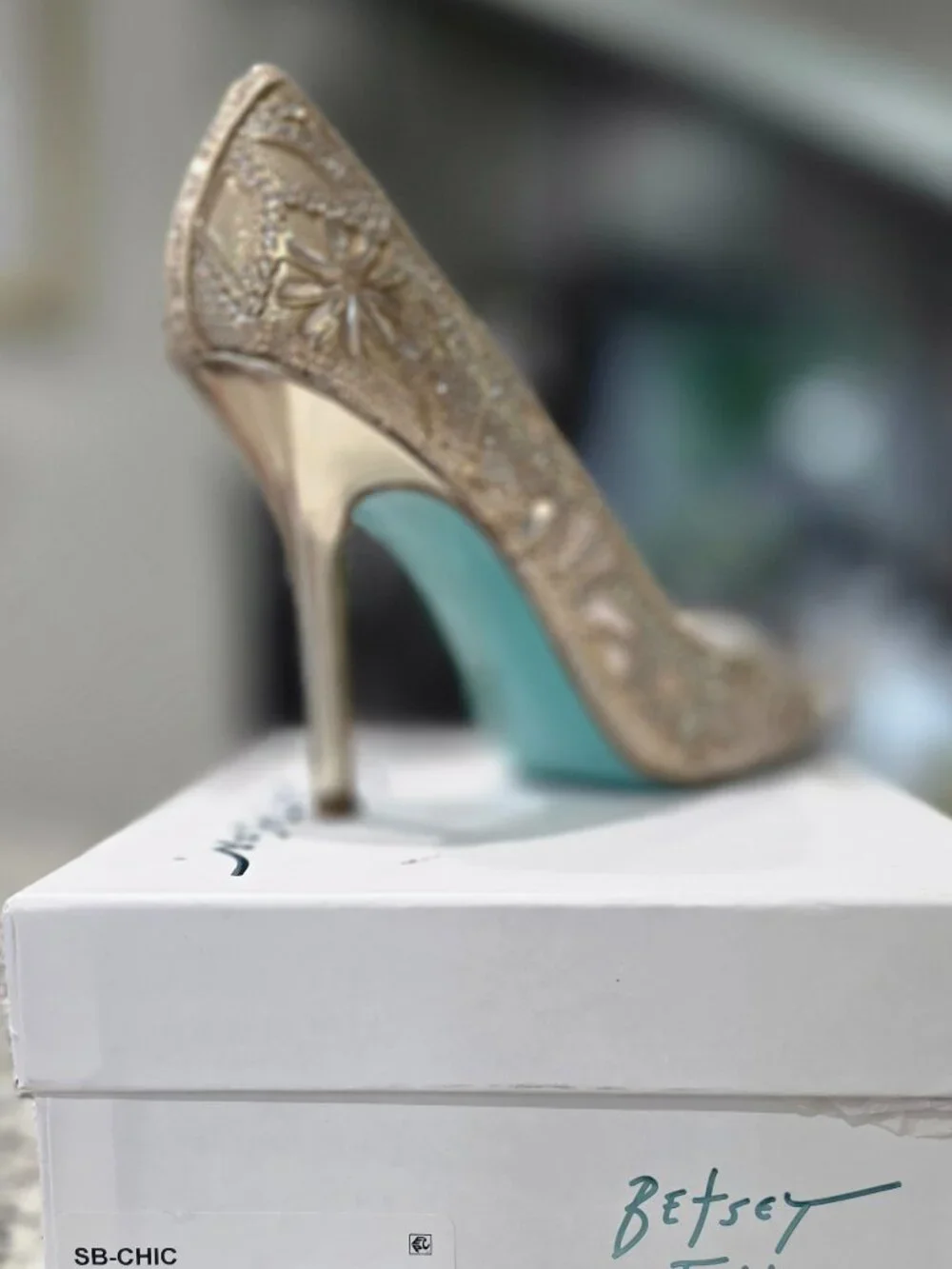 Betsey Johnson SB-CHIC Gold Crystal Heels – Size 11 – New in Box - Picture 5 of 6